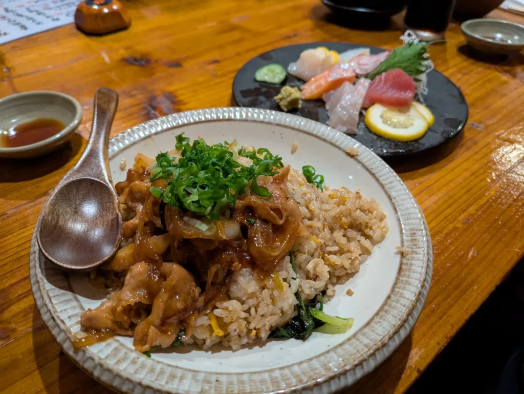 ハイボールと串巻きと鳥ことり 焼肉チャーハン