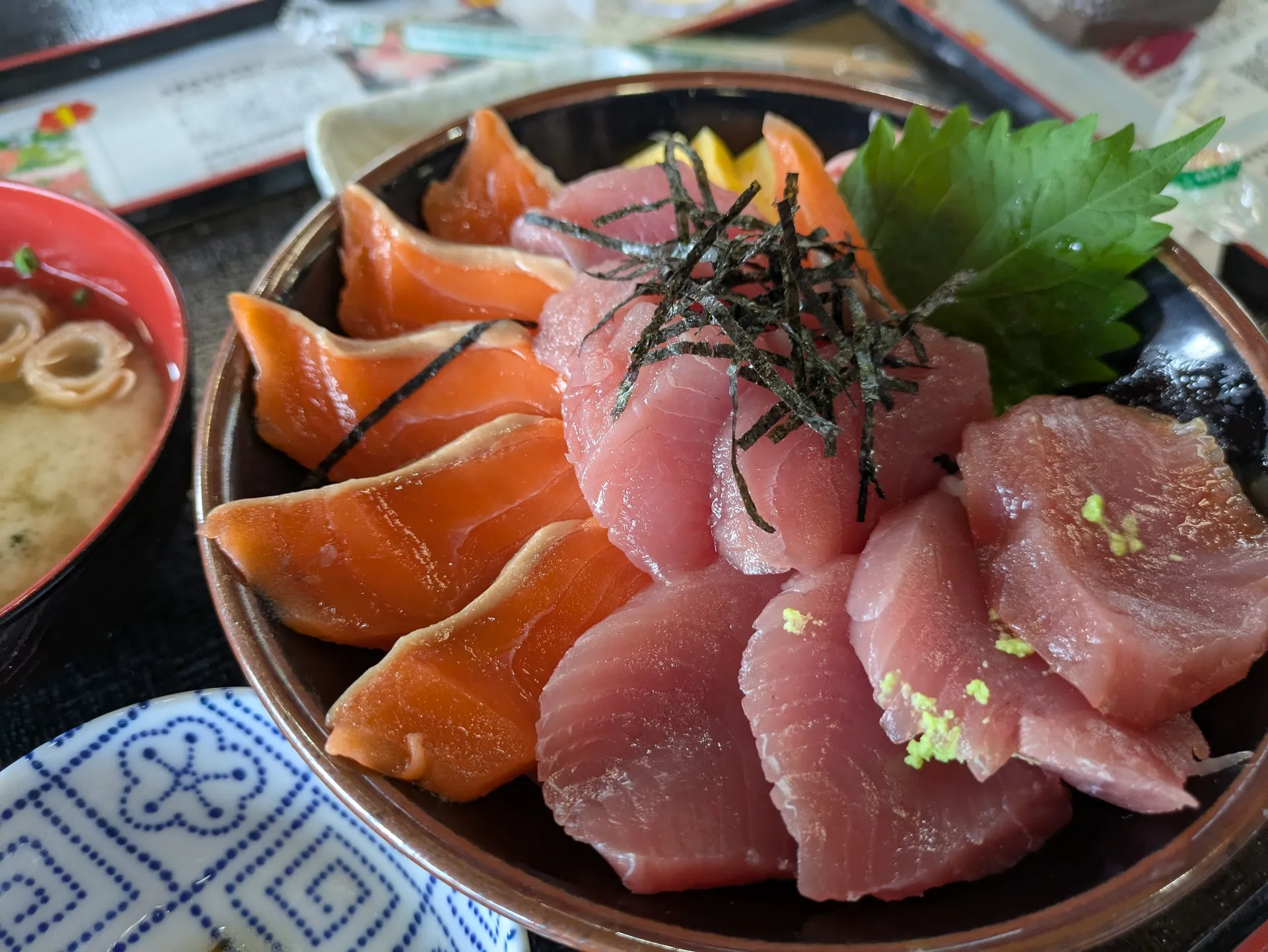 名護漁港水産物直販所 海鮮丼
