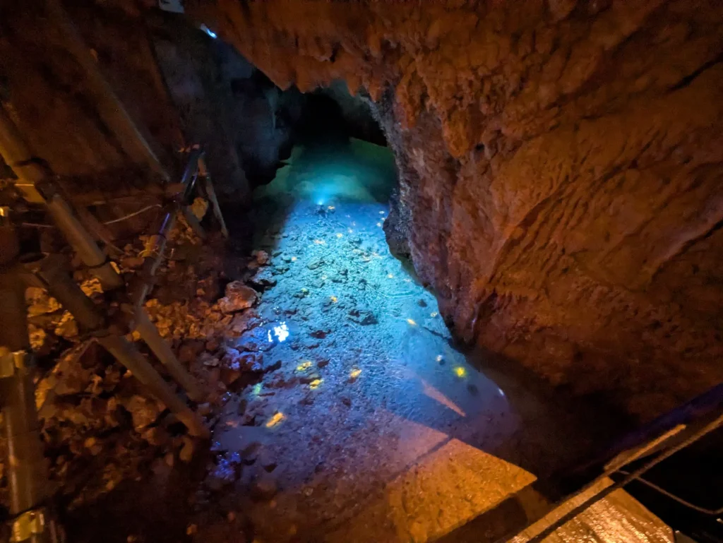 CAVE OKINAWA_洞窟内の小川